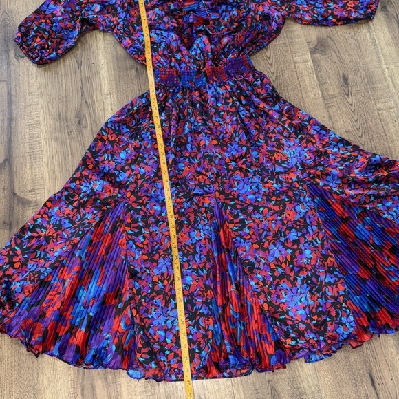 ASSORTI Floral V-Neck Dress in Red and Blue - Picture 6 of 13